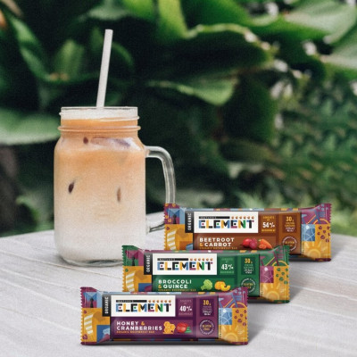 Ekologiškas grikių batonėlis su brokoliais ir svarainiais